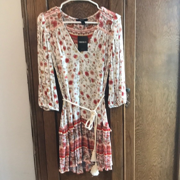 Forever 21 Dresses & Skirts - Forever 21 Light weight floral midi dress with 3/4 sleeve.